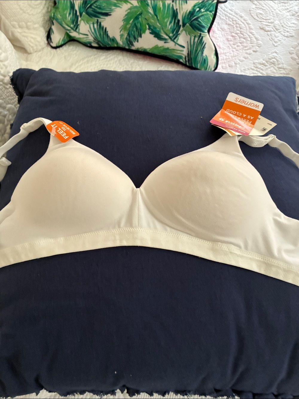NWT Warner's White Wireless Seamless Bra